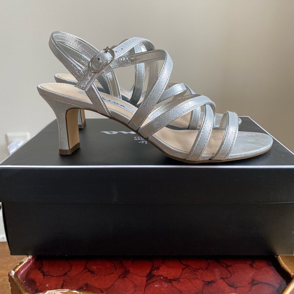 Nina Genaya Silver Sandals Size 7.5